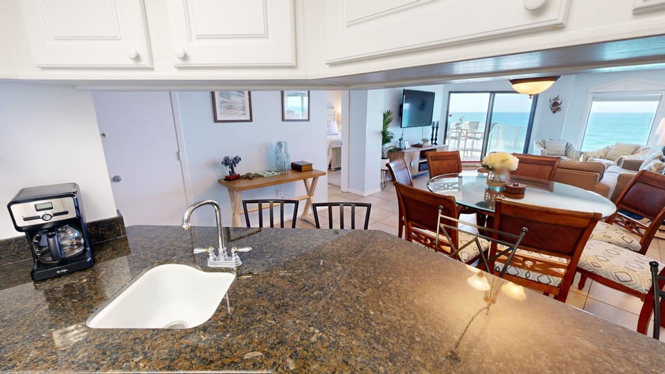 Condo, 2 Bedrooms | Interior