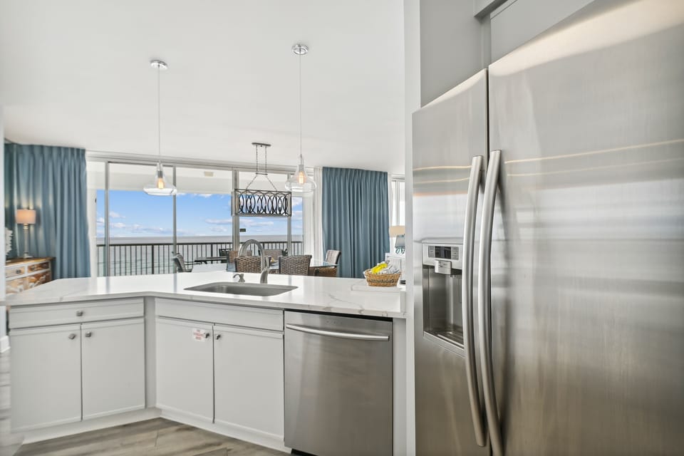 Condo, 3 Bedrooms | Private kitchen | Fridge, microwave, oven, dishwasher