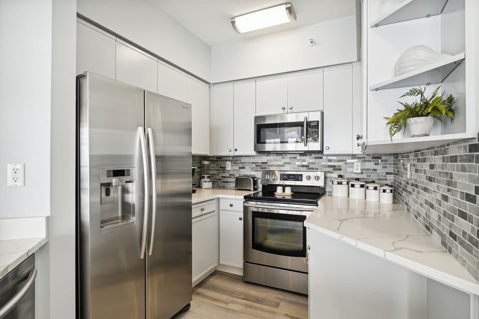 Condo, 3 Bedrooms | Private kitchen | Fridge, microwave, oven, dishwasher