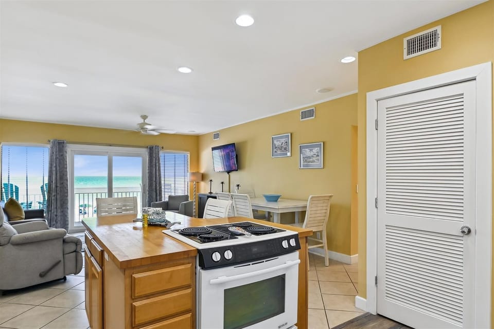 Condo, 2 Bedrooms | Private kitchen | Fridge, microwave, oven, dishwasher