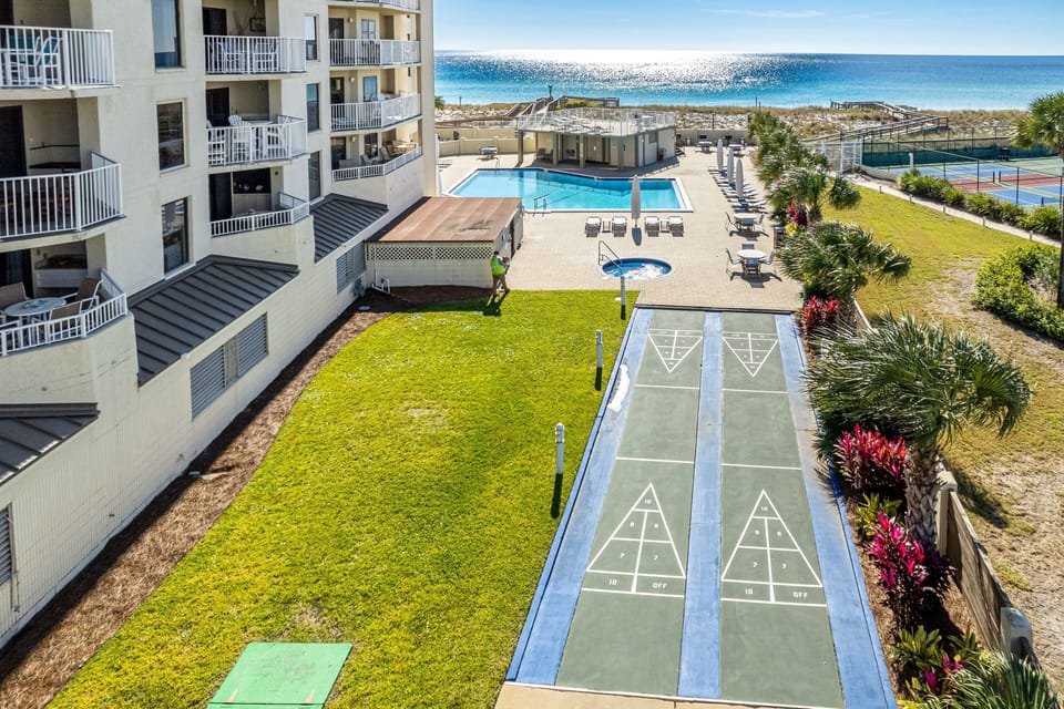 Condo, 2 Bedrooms | Sport court