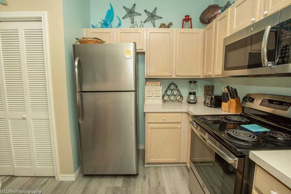 Condo, 2 Bedrooms | Private kitchen | Fridge, microwave, oven, dishwasher