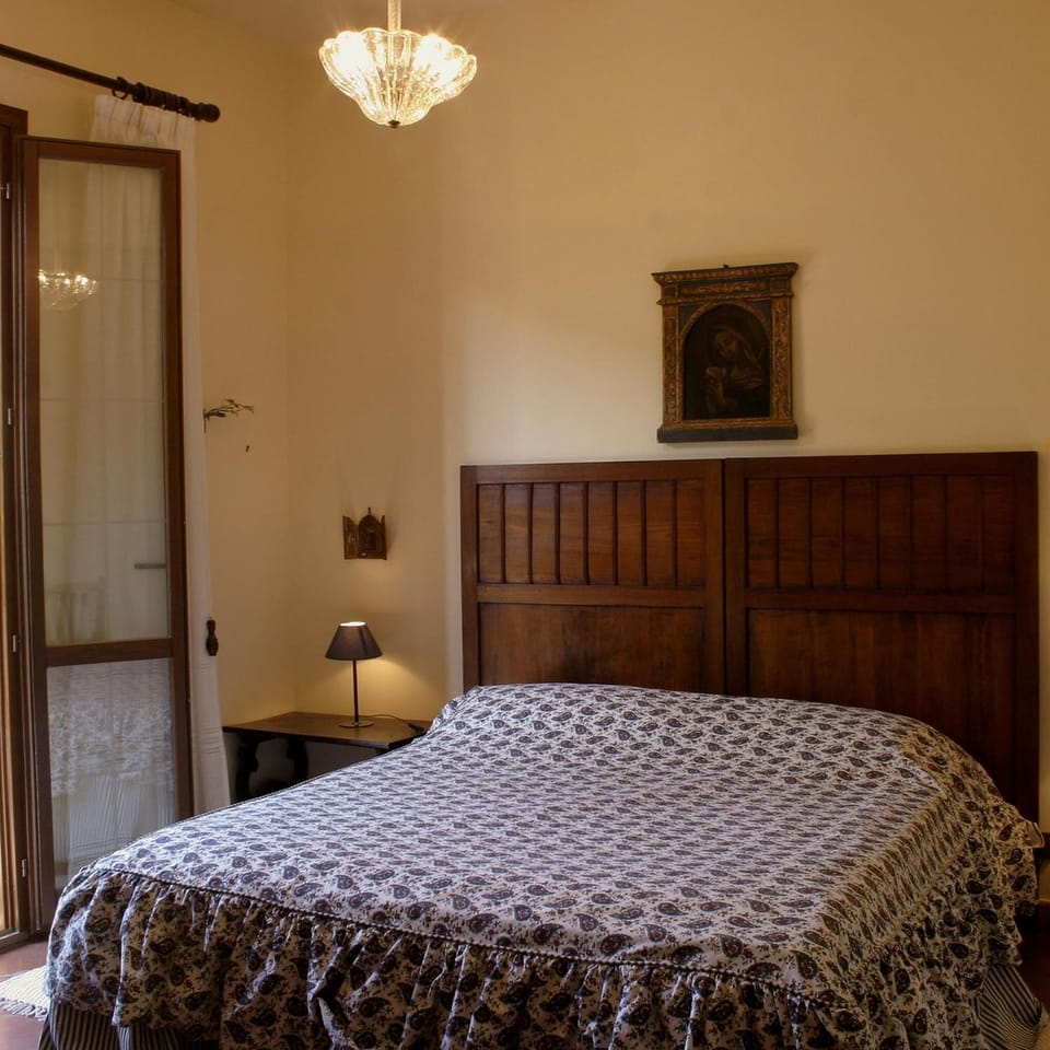 Soundproofing, cribs/infant beds, rollaway beds, bed sheets