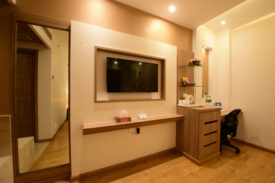 Premium bedding, minibar, in-room safe, desk