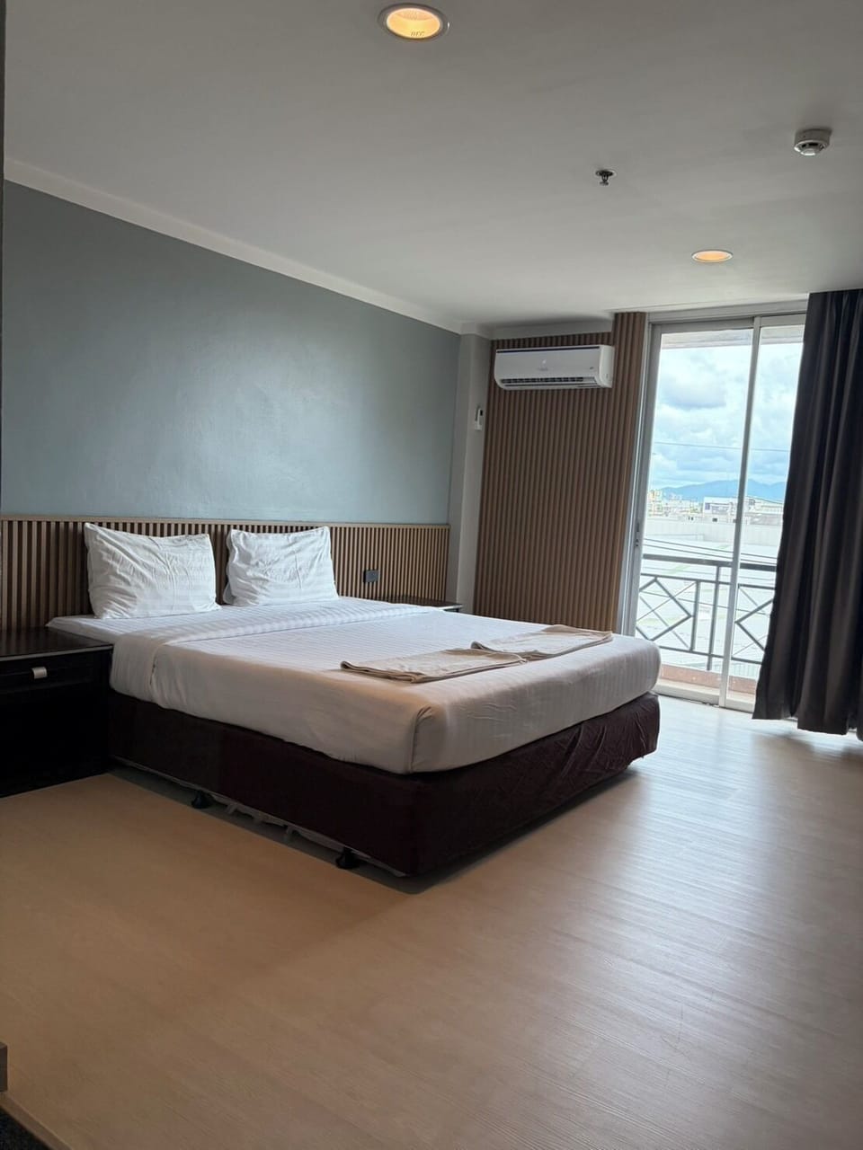 Deluxe Double Room | Hypo-allergenic bedding available, rollaway beds (surcharge)