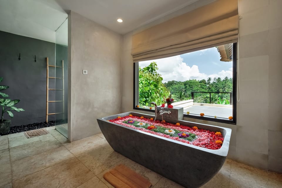 Villa 7 Bedrooms Private Pool, Valley View | Bathroom | Shower, deep soaking tub, free toiletries, hair dryer
