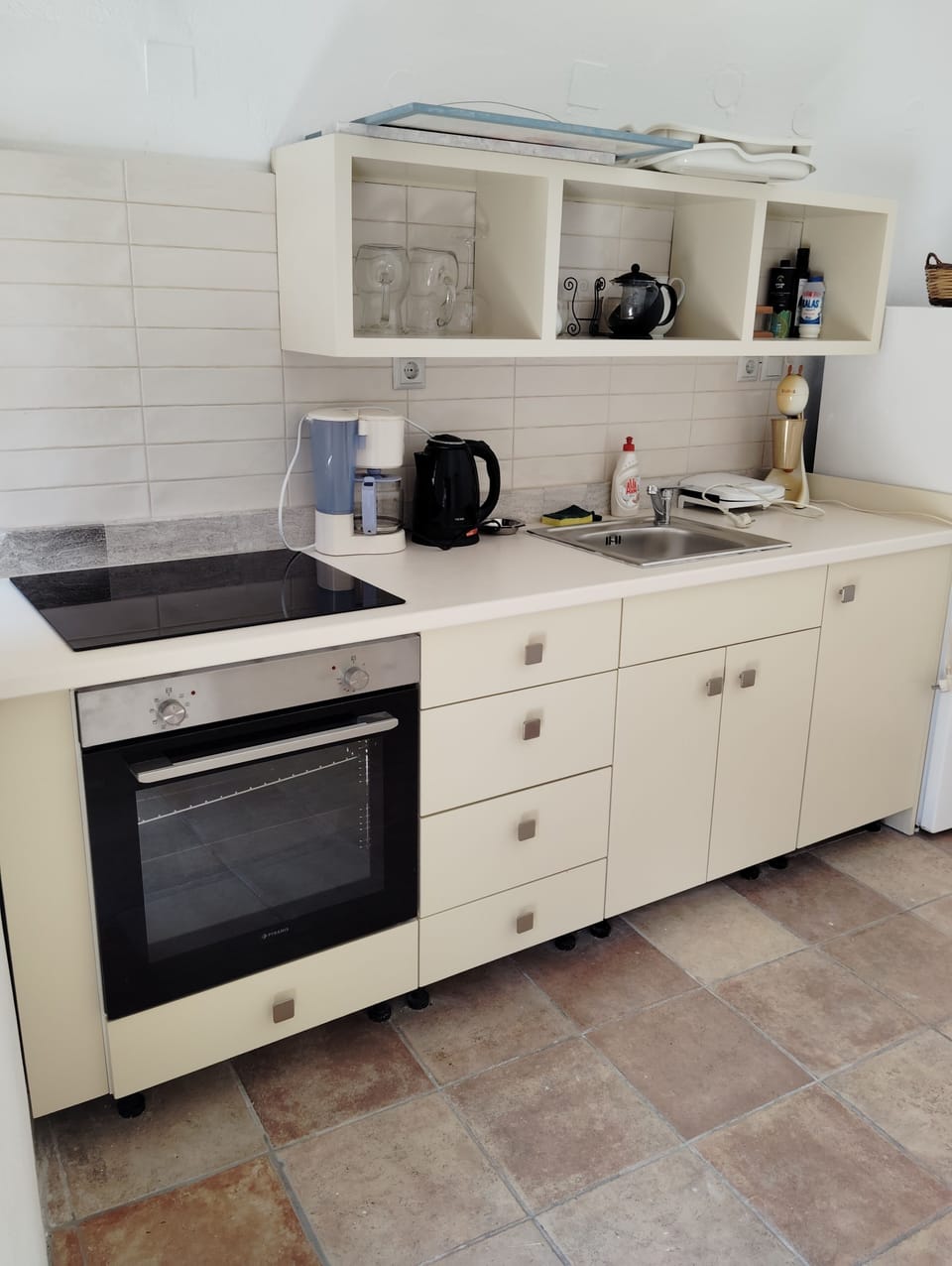 Fridge, oven, espresso maker, electric kettle