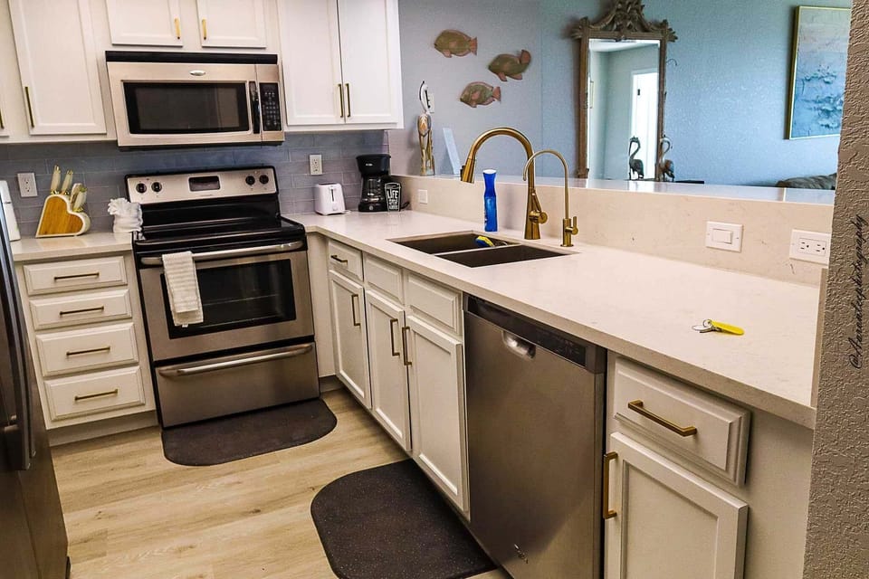 Condo, 3 Bedrooms | Private kitchen | Coffee/tea maker, fridge, oven, toaster