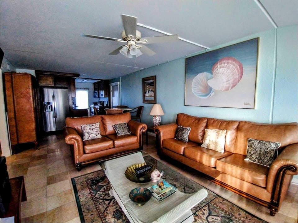 Condo, 2 Bedrooms | Living area