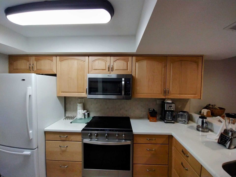 Condo, 2 Bedrooms | Private kitchen | Fridge, oven, coffee/tea maker, toaster