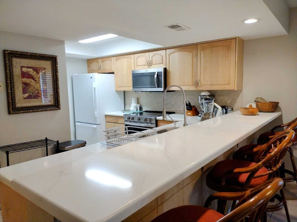 Condo, 2 Bedrooms | Private kitchen | Fridge, oven, coffee/tea maker, toaster