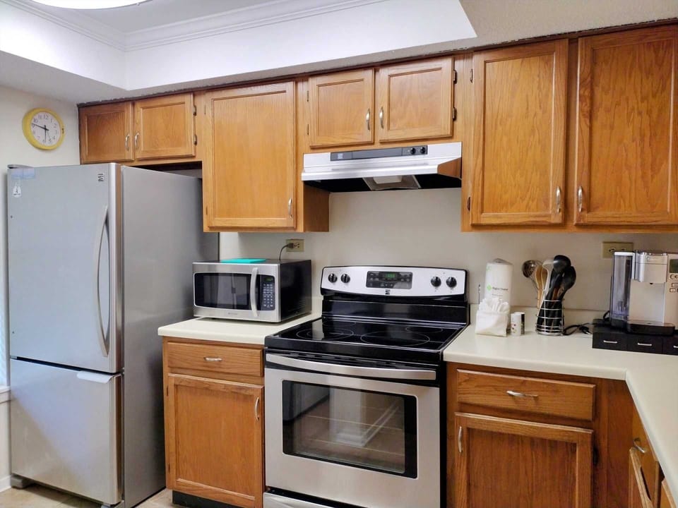 Condo, 2 Bedrooms | Private kitchen | Fridge, oven, coffee/tea maker, toaster