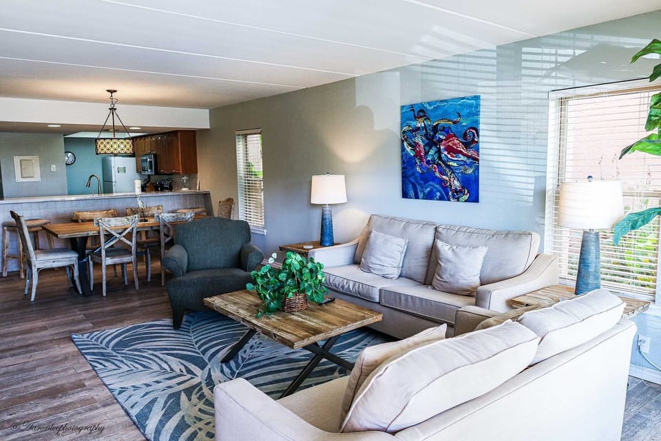 Condo, 2 Bedrooms | Living area