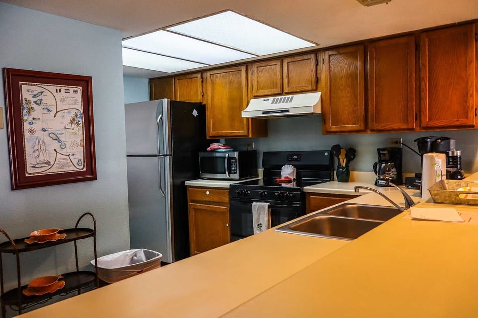 Condo, 2 Bedrooms | Private kitchen | Fridge, oven, coffee/tea maker, toaster
