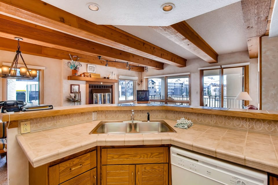 Condo, 2 Bedrooms | Private kitchen | Coffee/tea maker, oven