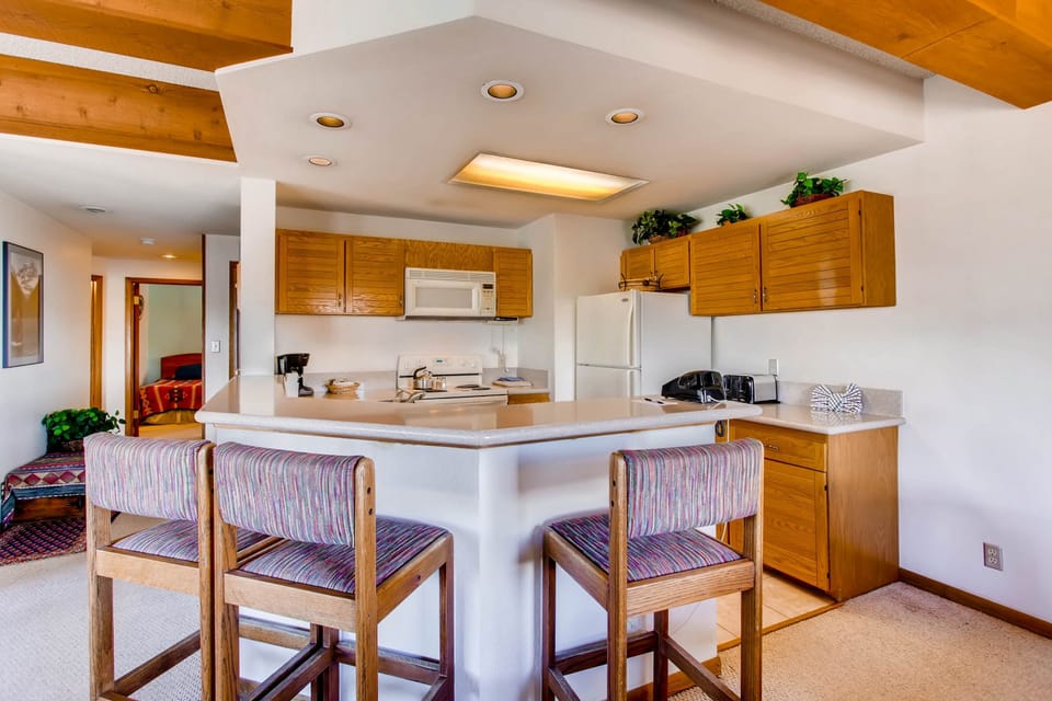 Condo, 2 Bedrooms | Private kitchen | Oven, coffee/tea maker