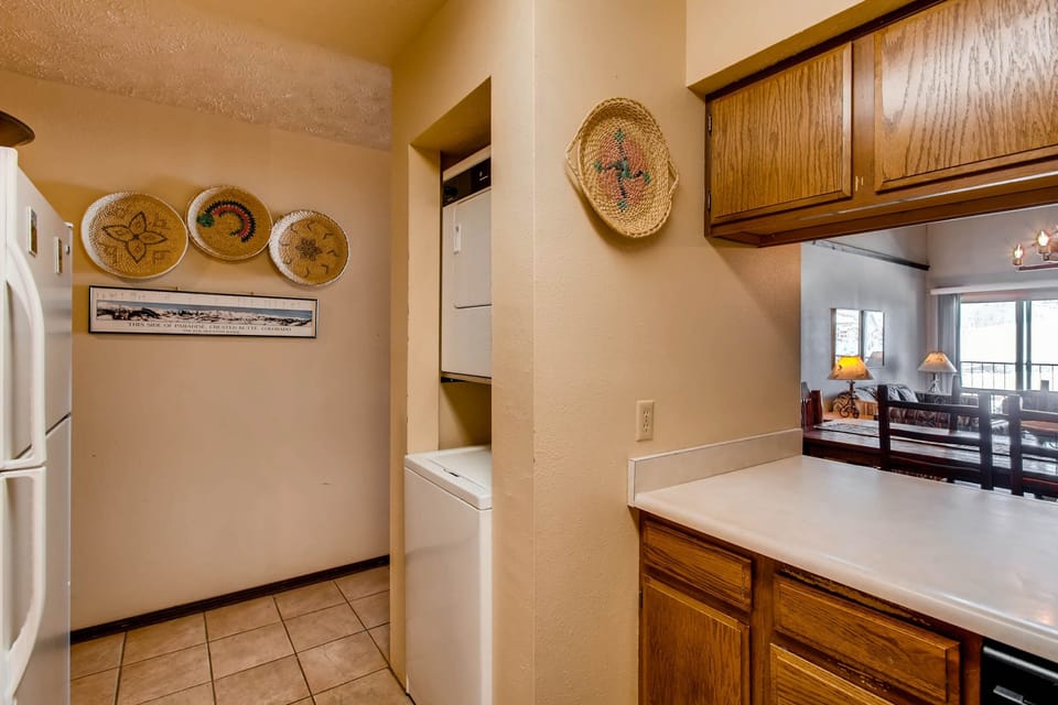 Condo, 4 Bedrooms | Private kitchen | Coffee/tea maker, oven