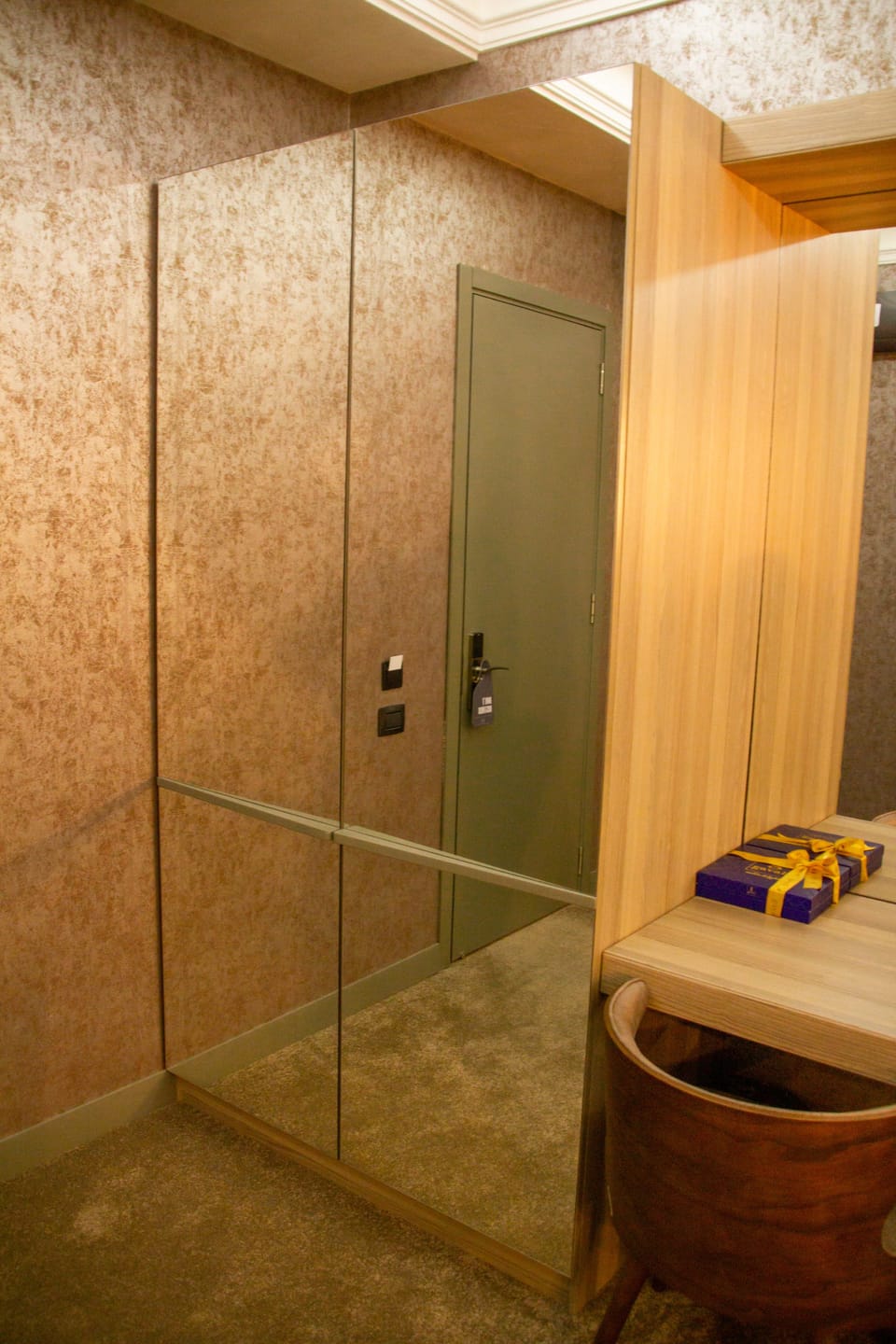 Comfort Double Room, 1 King Bed | 1 bedroom, pillowtop beds, in-room safe, individually decorated