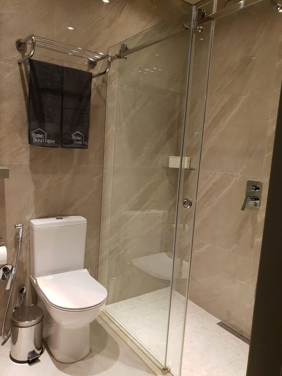 Comfort Double Room, 1 King Bed, City View | Bathroom | Shower, free toiletries, hair dryer, bathrobes