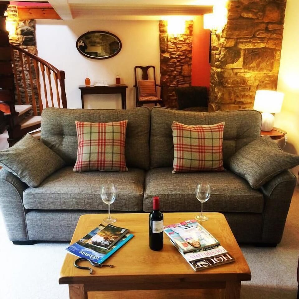 Deluxe Suite | WiFi (free), bed sheets