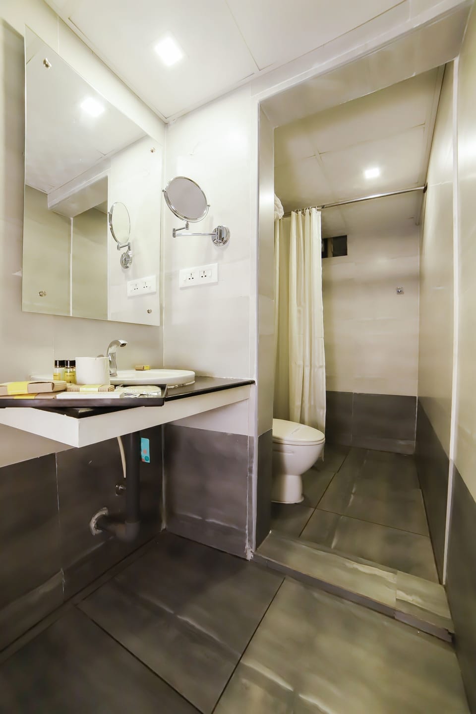 Deluxe Quadruple Room | Bathroom | Shower, slippers