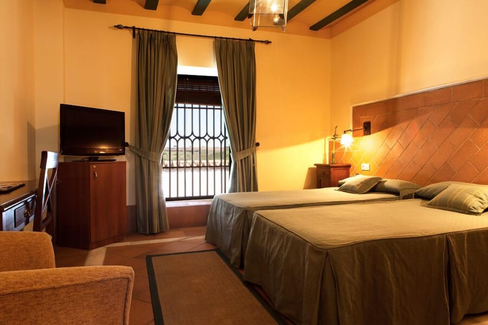 Minibar, in-room safe, desk, free WiFi