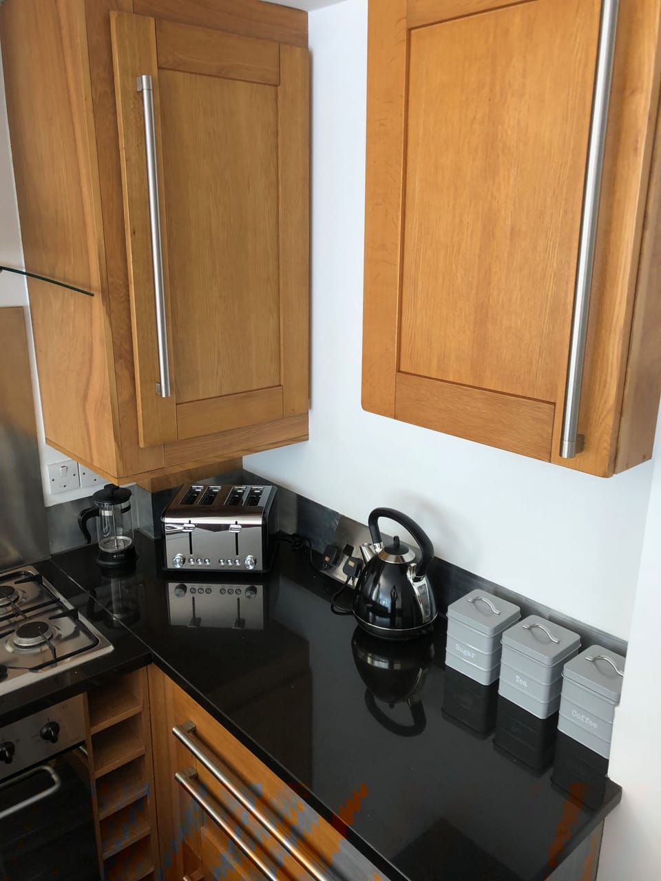 Deluxe Apartment, Multiple Beds, Non Smoking | Private kitchen | Full-size fridge, microwave, oven, stovetop