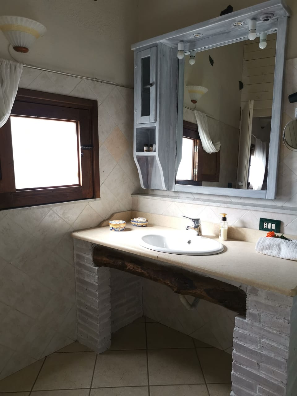 Basic Triple Room, Hill View | Bathroom | Shower, rainfall showerhead, free toiletries, hair dryer