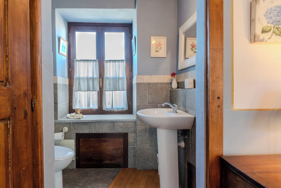 Double Room | Bathroom | Hair dryer, bidet, towels