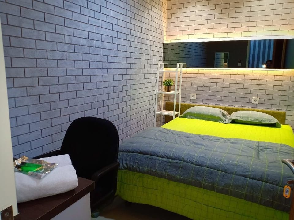Standard Double Room, Shared Bathroom, Park View | Desk, rollaway beds, free WiFi, bed sheets