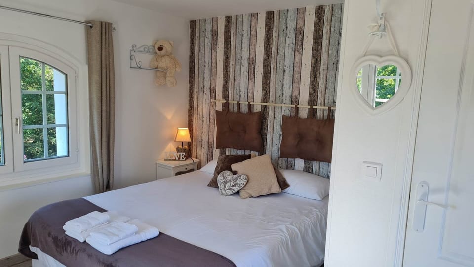 Romantic Double Room | Premium bedding, individually decorated, individually furnished