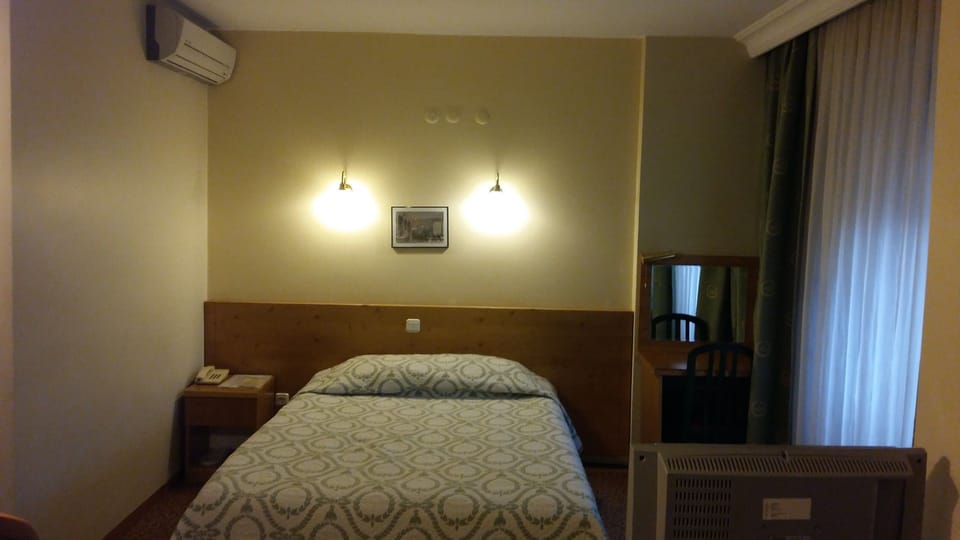 Double Room | In-room safe, free WiFi, bed sheets