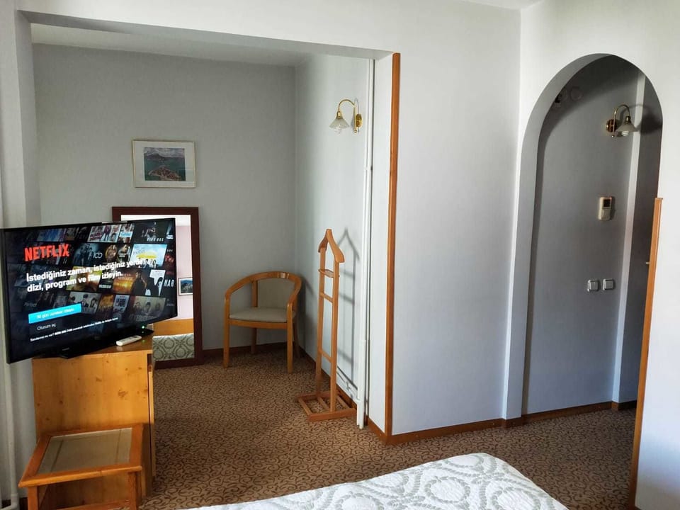 LCD TV