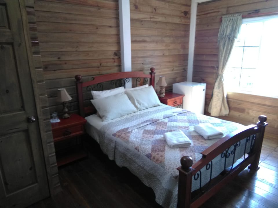 Deluxe Double Room, 1 Queen Bed, Non Smoking | Blackout drapes, WiFi (free), bed sheets