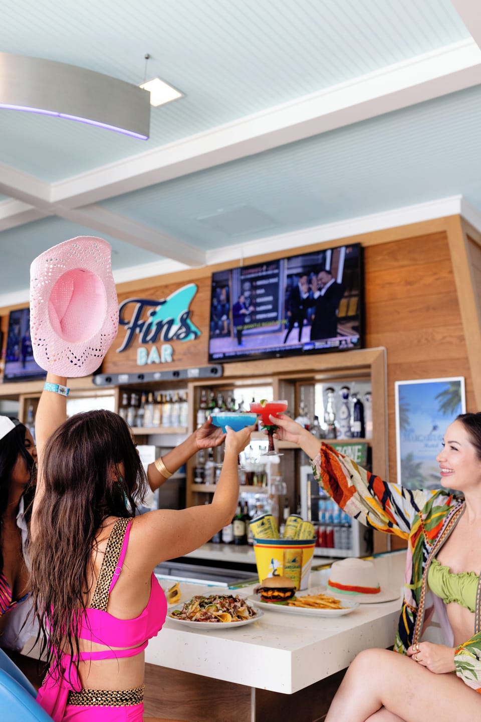 2 restaurants, breakfast, lunch, dinner served; American cuisine