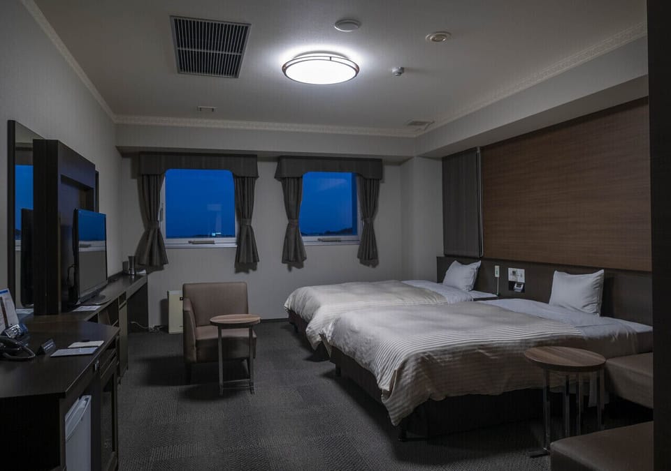 Down comforters, desk, blackout drapes, WiFi (free)