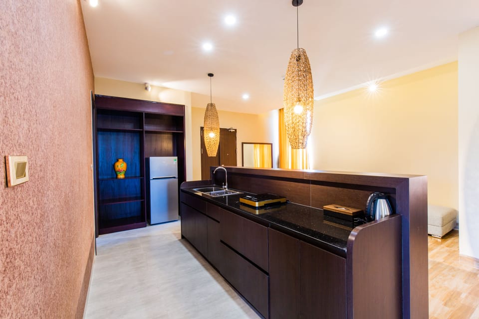 Presidential Room | Private kitchen | Fridge, electric kettle