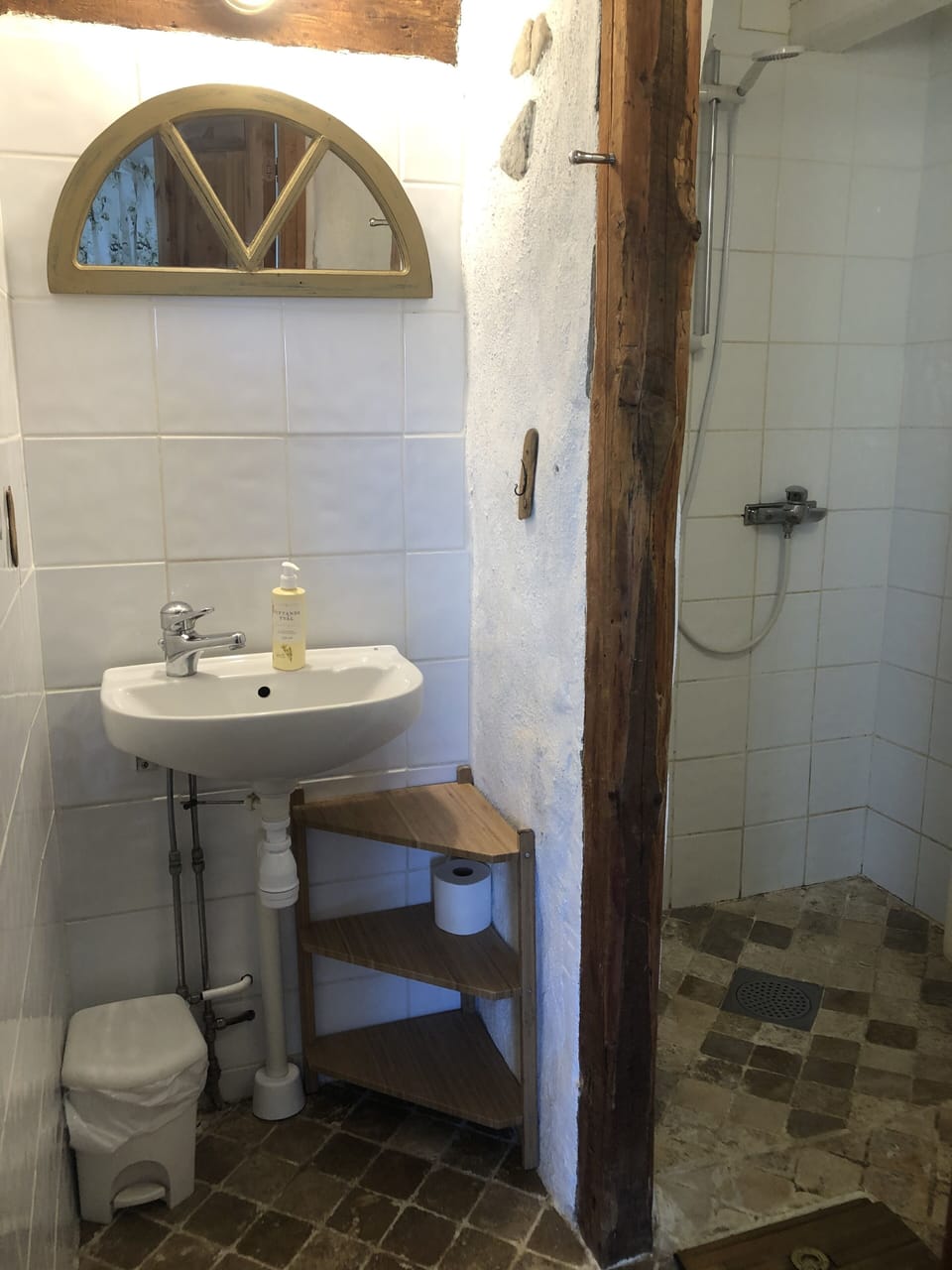 Standard Double Room | Bathroom | Towels