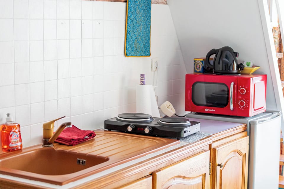 Suite, Non Smoking (Romarin) | Private kitchenette | Shared fridge, microwave