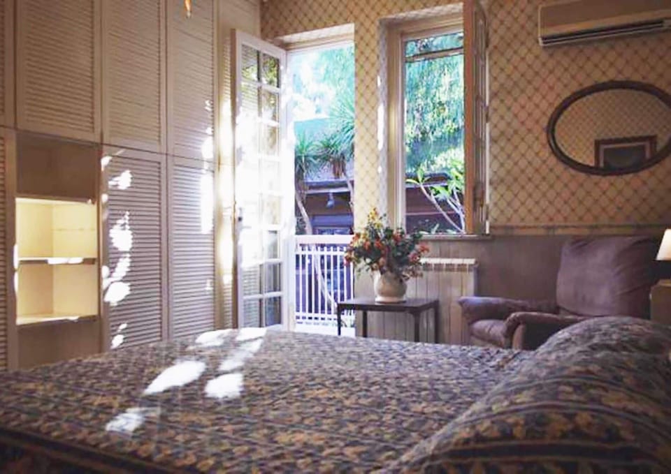 Room 101 | Egyptian cotton sheets, premium bedding, down comforters