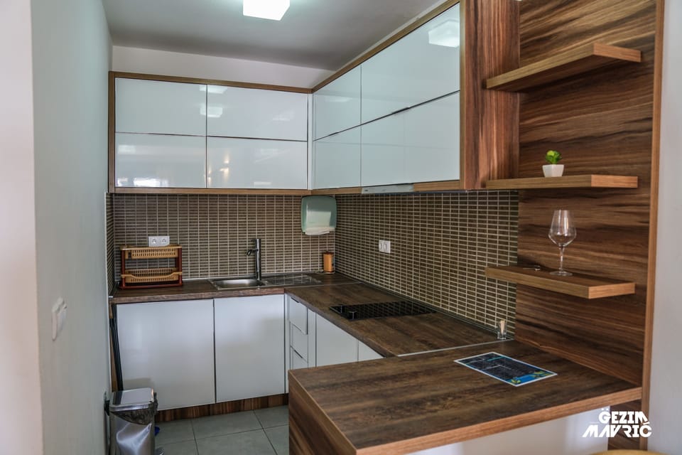 Comfort Suite, 1 Bedroom, Balcony | Private kitchen | Fridge, stovetop, electric kettle