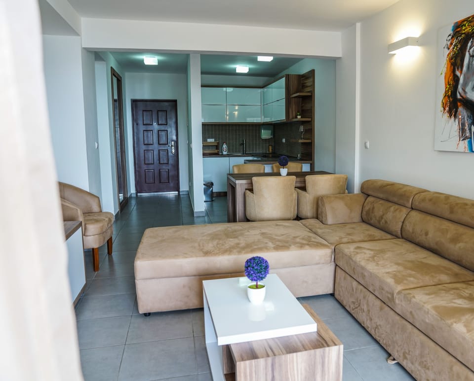 Comfort Suite, 1 Bedroom, Balcony | Premium bedding, individually decorated, individually furnished, desk