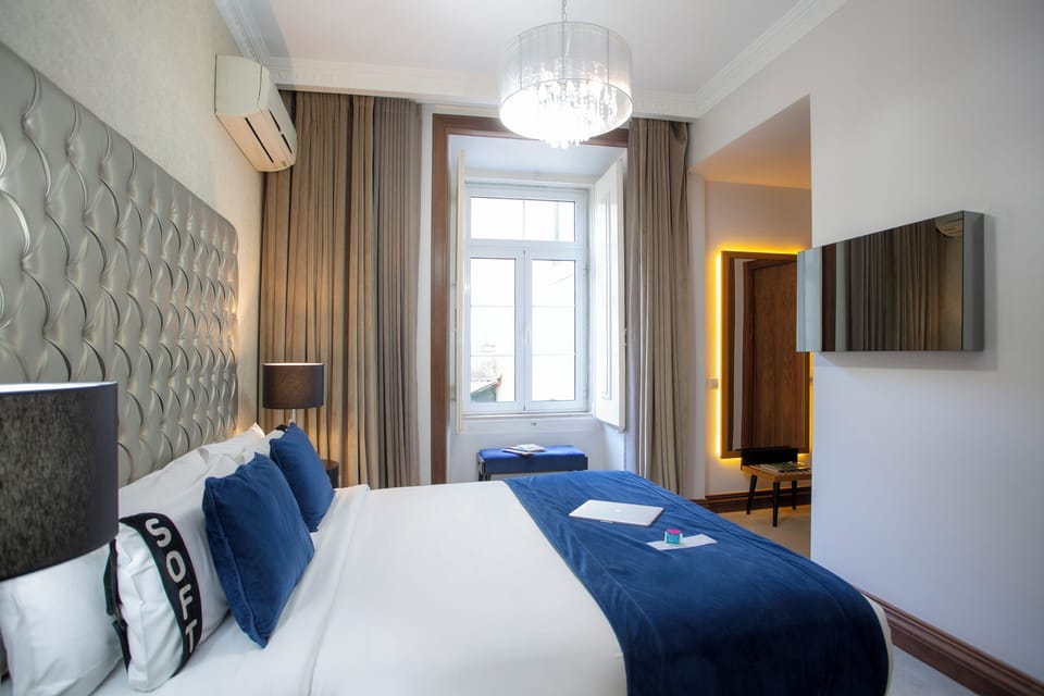 Minibar, in-room safe, individually decorated, individually furnished