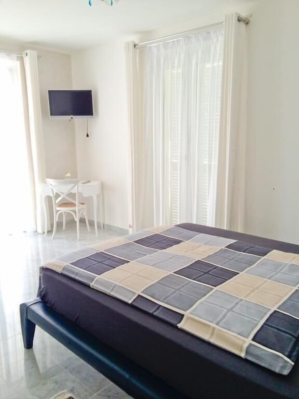 Deluxe Double Room, Non Smoking | Egyptian cotton sheets, premium bedding, minibar, in-room safe