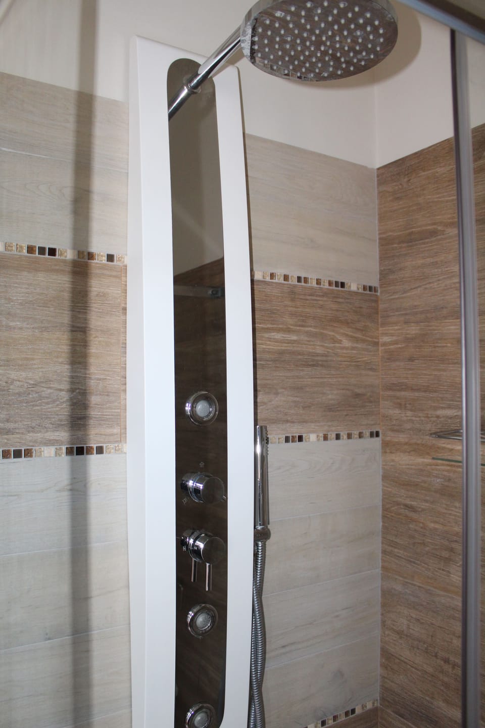 Deluxe Double Room, Balcony, City View | Bathroom shower