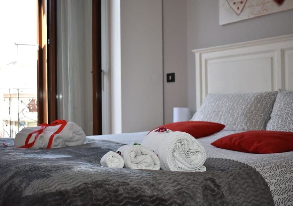 Deluxe Triple Room, Partial Sea View | Desk, free WiFi, bed sheets