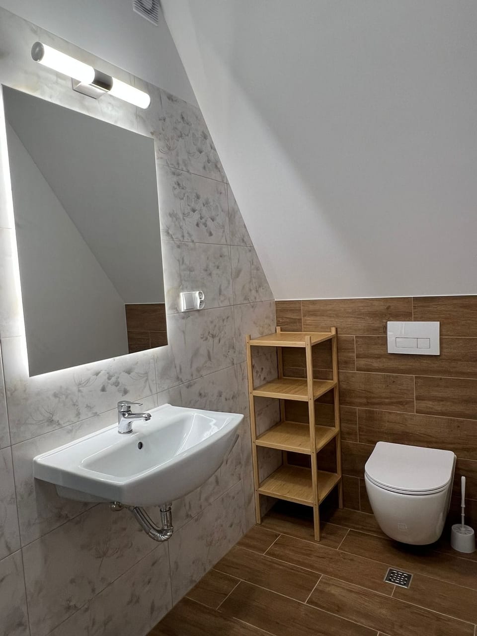 Traditional Double Room | Bathroom | Shower, towels