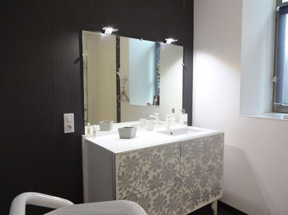 Triple Room (Bleue) | Bathroom | Towels