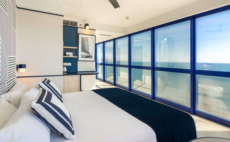In-room safe, blackout drapes, free WiFi