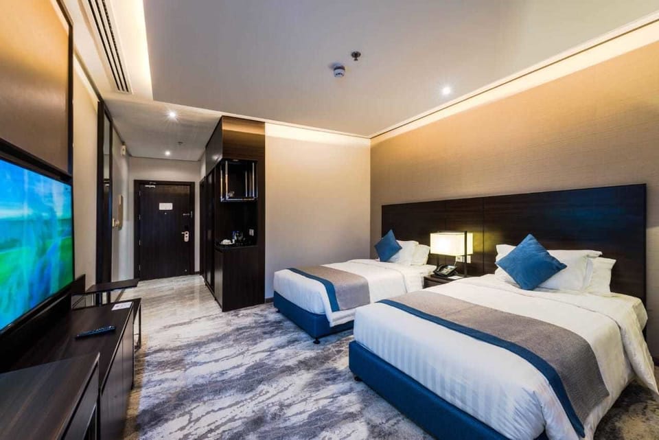 Deluxe Room, 2 Twin Beds, Smoking | In-room safe, iron/ironing board, free WiFi